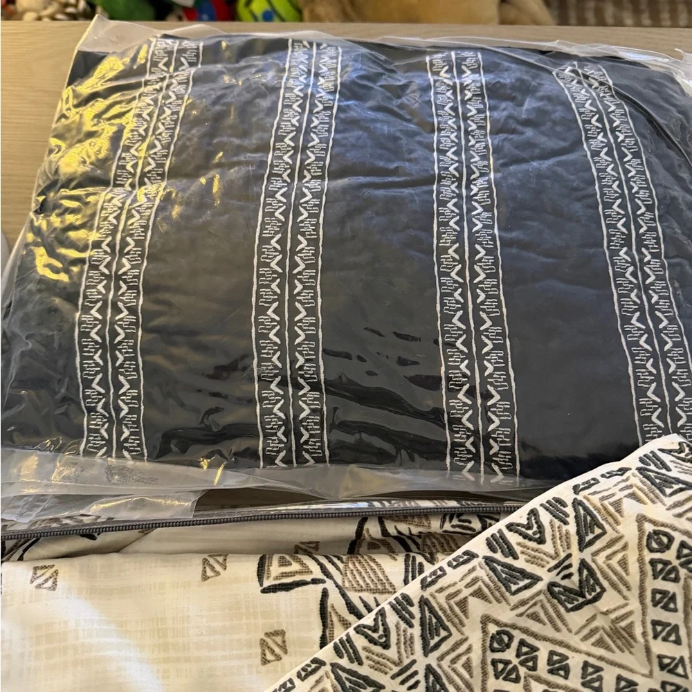 Madison Park Cream and Gray Comforter Set